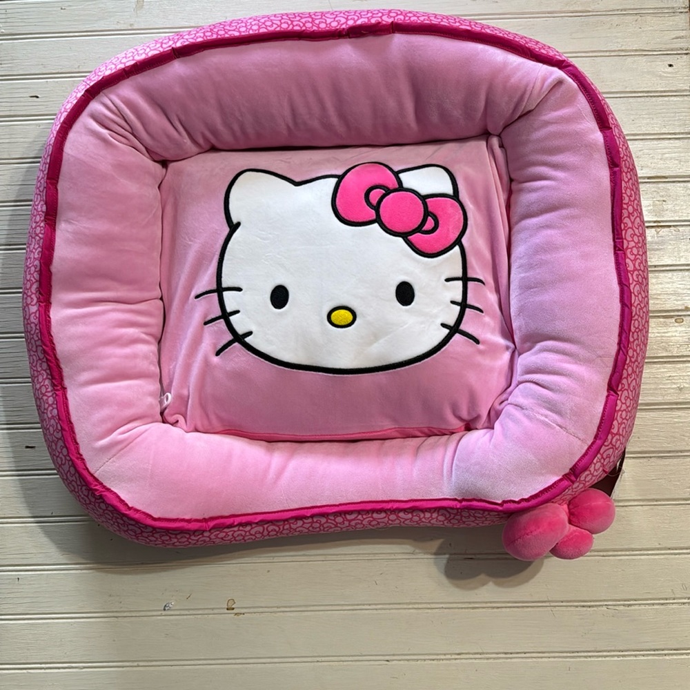 Hello kitty : pink pet bed